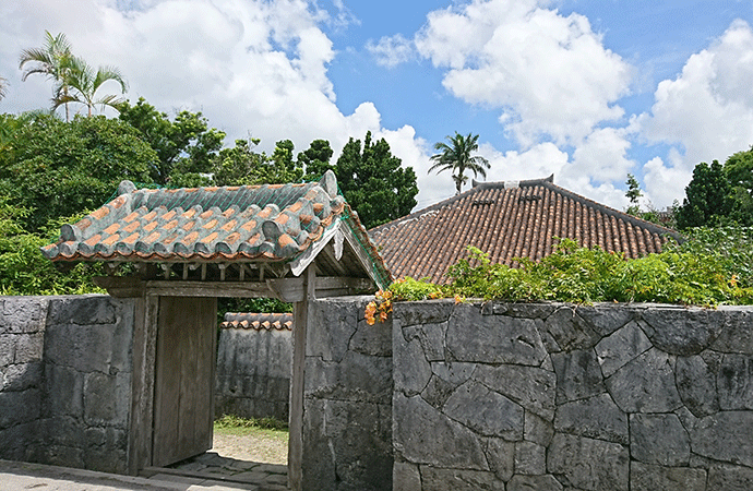 宮良殿内